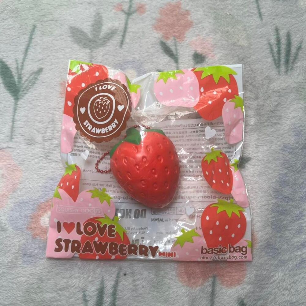 IBLOOM Mini Strawberry Kawaii Squishy